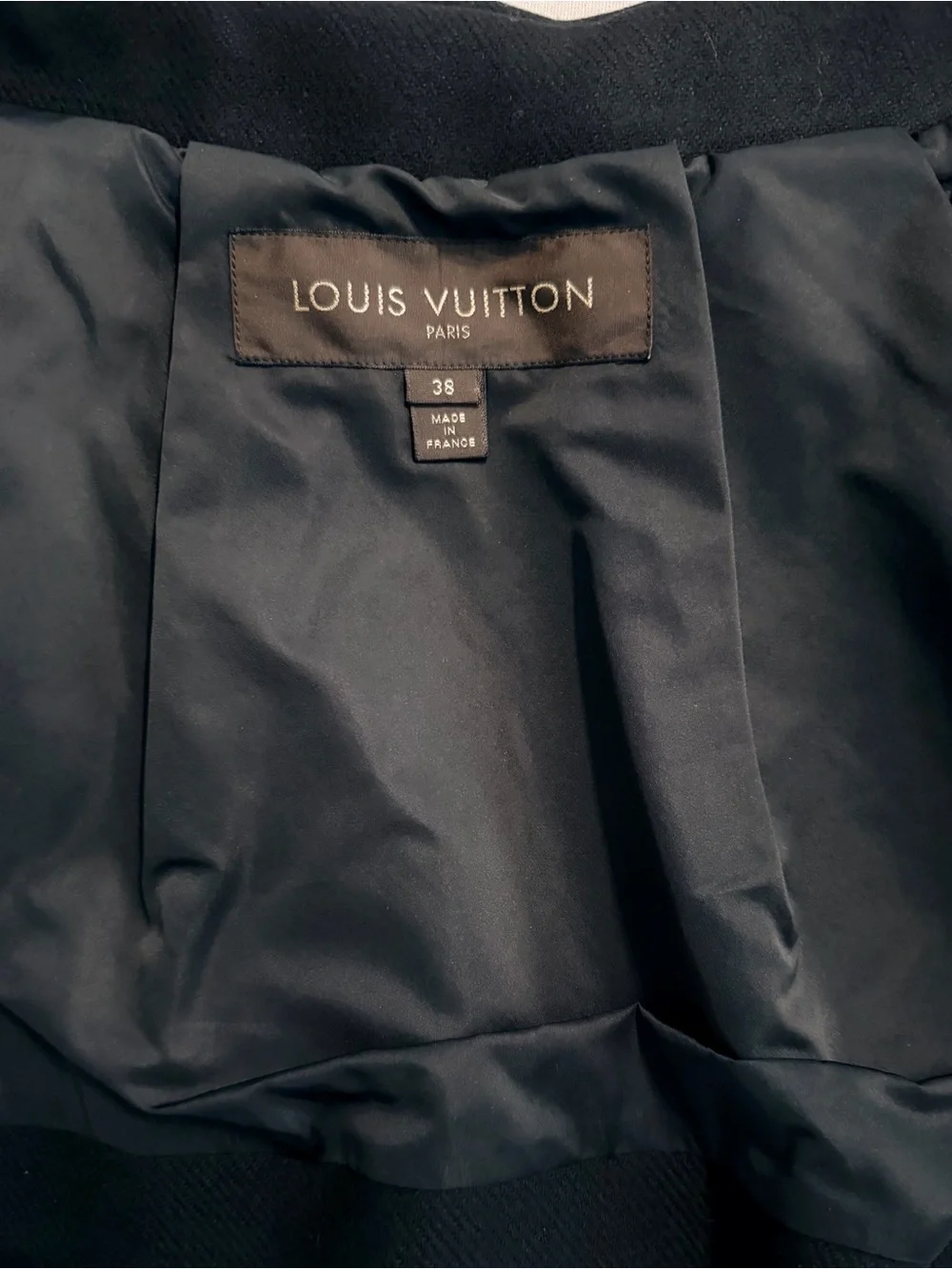LOUIS VUITTON BLACK WOOL CAPELET - SIZE EU38